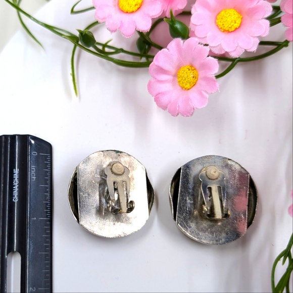 Oversized Button Style Silver Plated Vintage Clip On Earrings - Picture 4 of 4